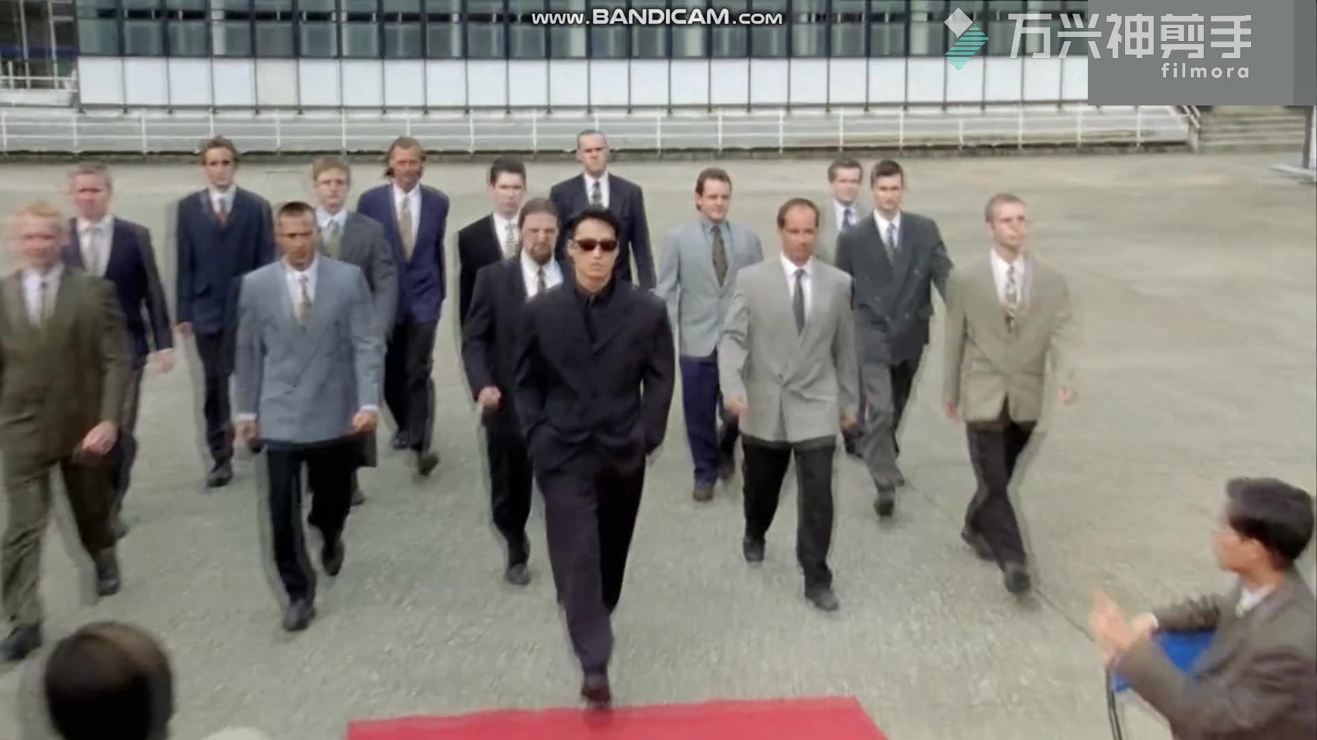 【古惑仔电影】西装反派精神帅哥走街秀混剪,四川人翻唱广东粤语歌第