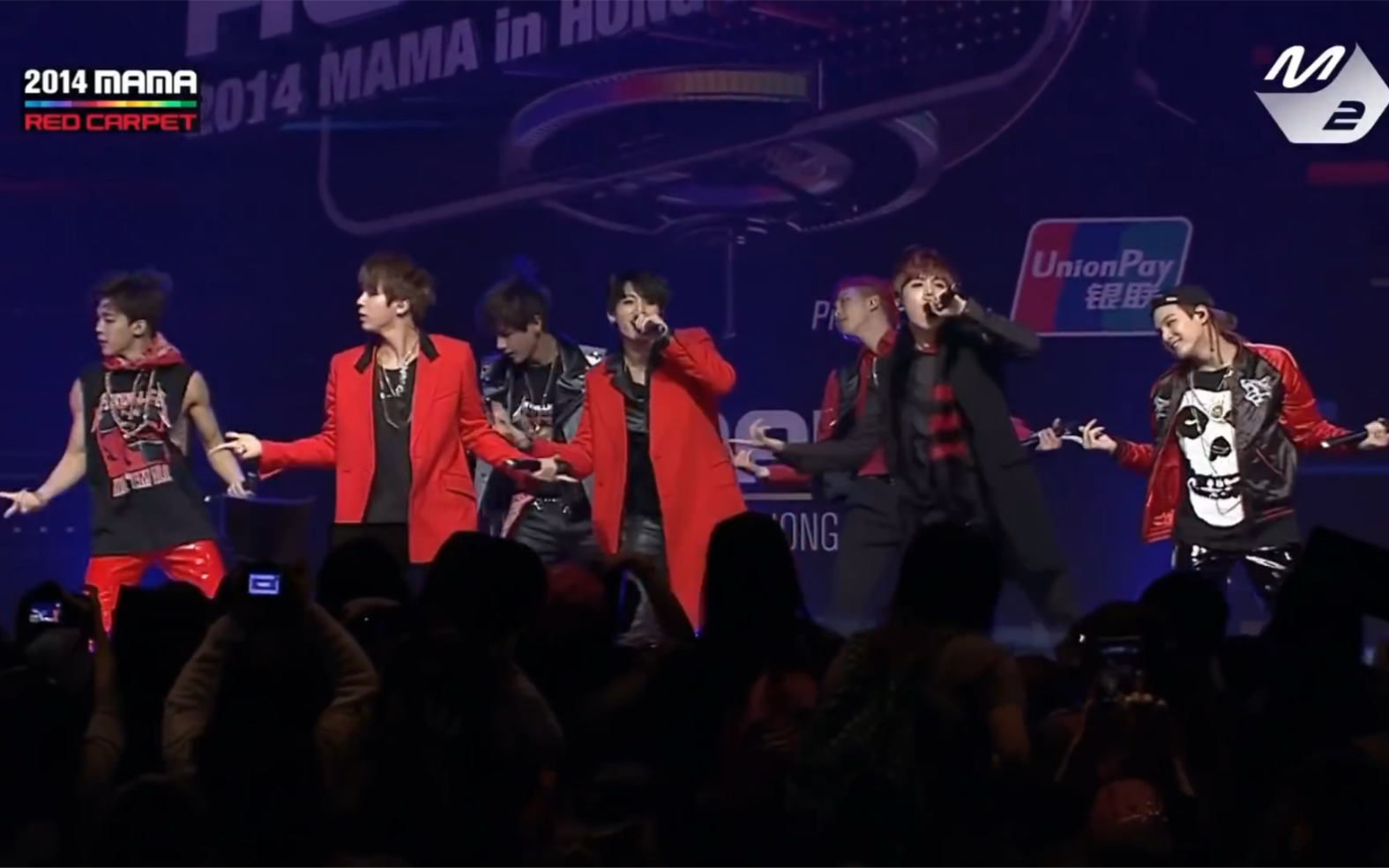 [图]BTS Boy in Luv 2014MAMA Presented by 中国银联