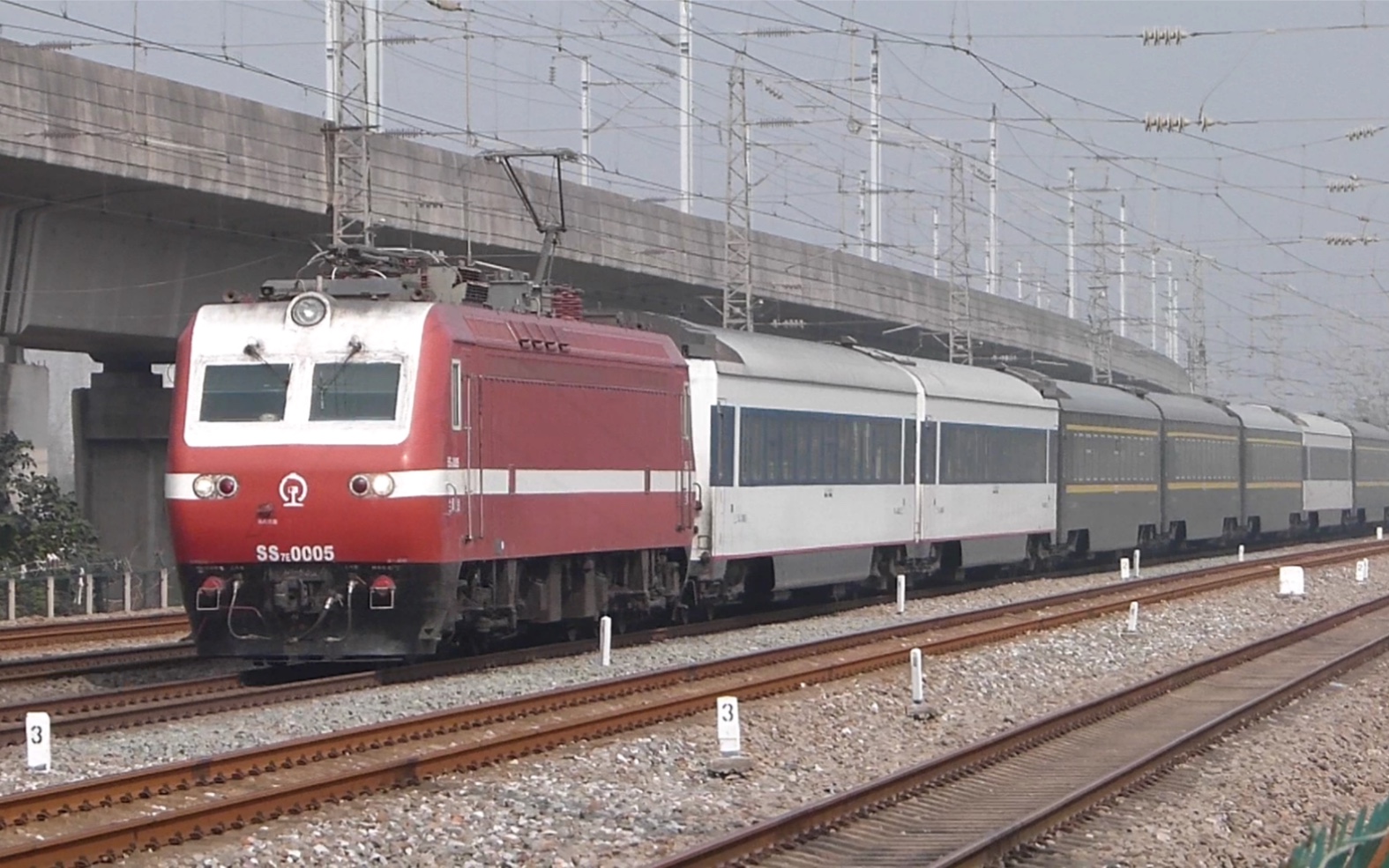 兰局兰段ss7e牵引z291次通过丹水池站_哔哩哔哩_bilibili