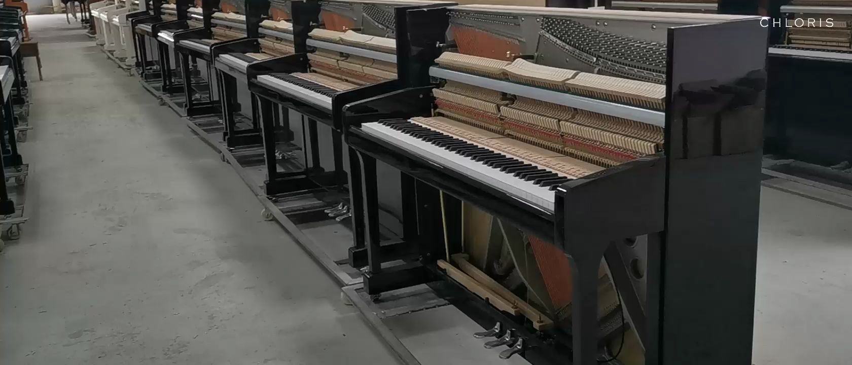 新的一批克洛里斯钢琴开始整理调音的工作啦!