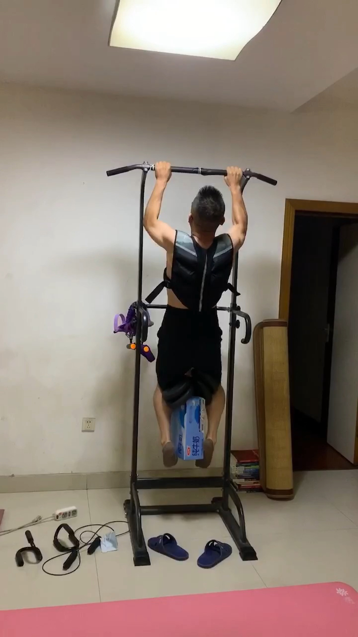 负重24公斤引体向上#负重引体