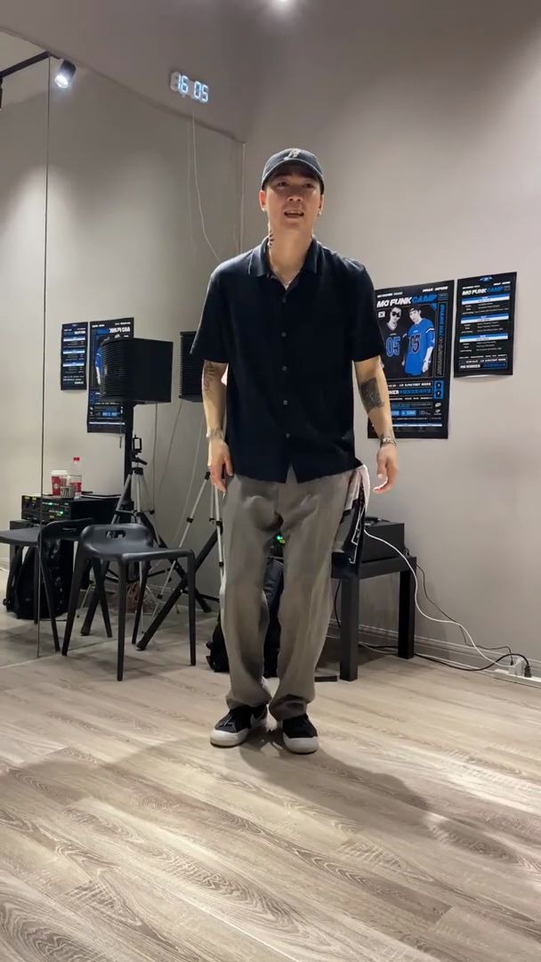 poppinghoan把音乐按在地上摩擦