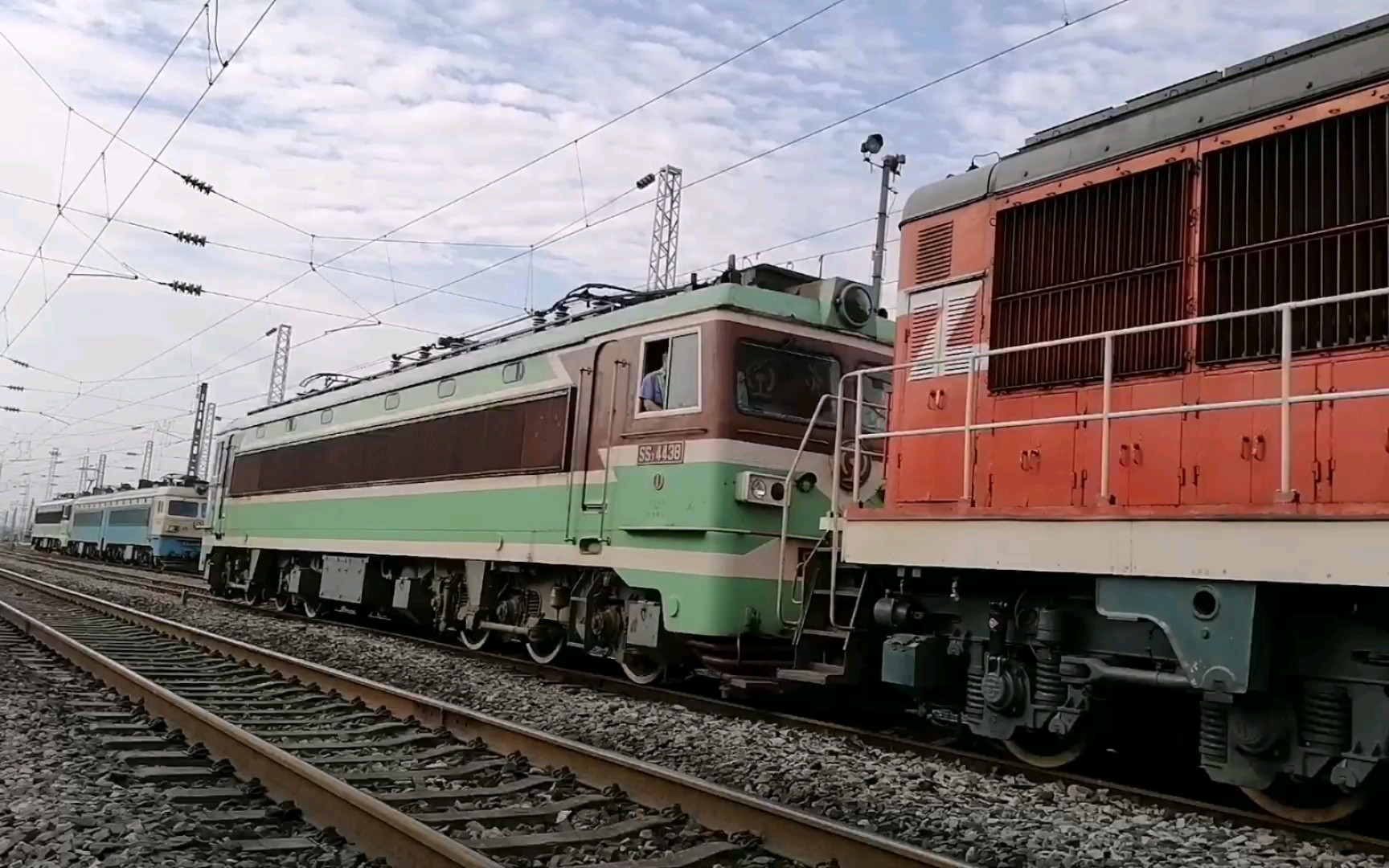 燕岗机务段机车出/入段合集5(完结)_哔哩哔哩_bilibili