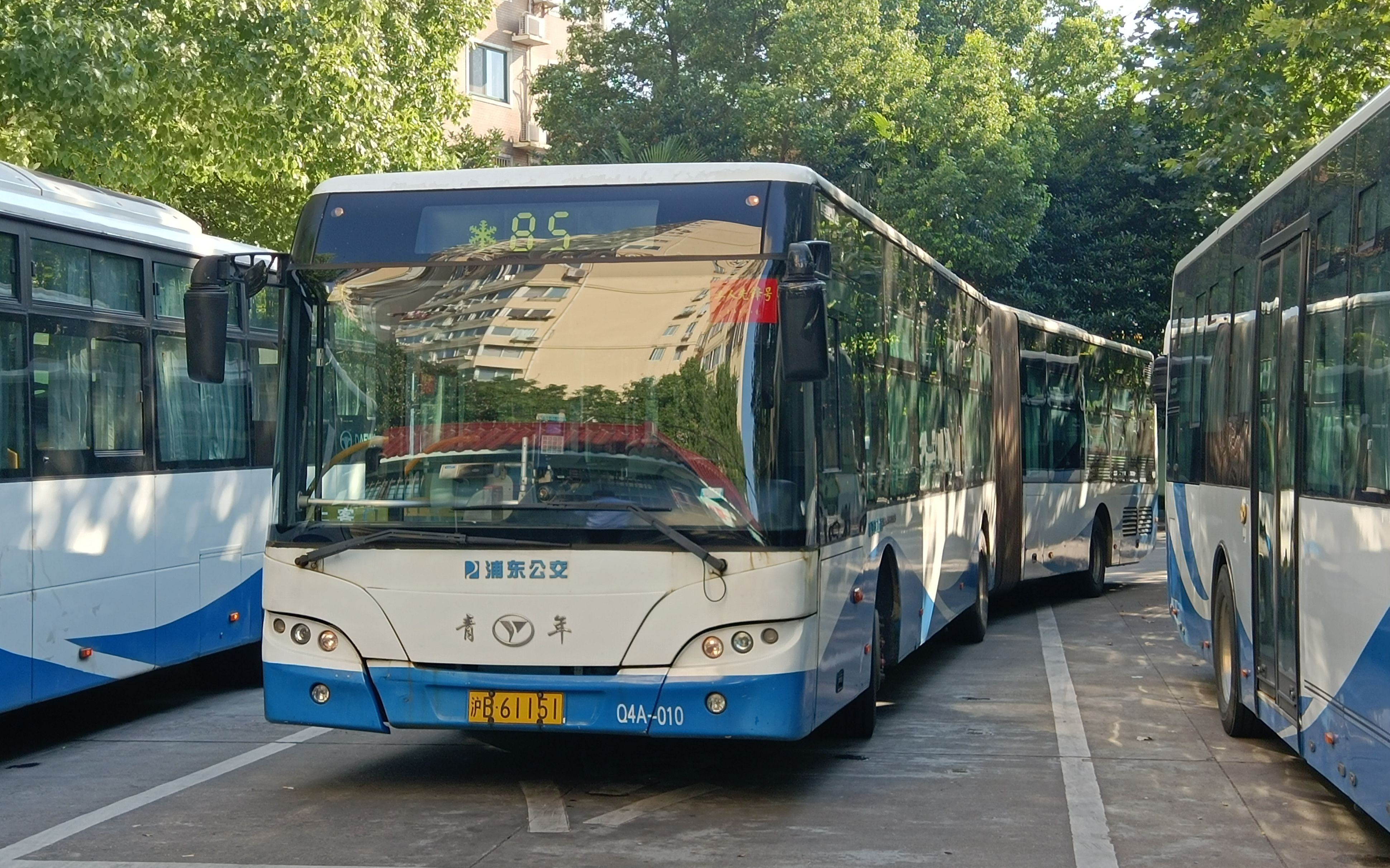 075‖上海85路青年巨龙q4a-010上行〖陆家嘴地铁站-长岛路东陆路