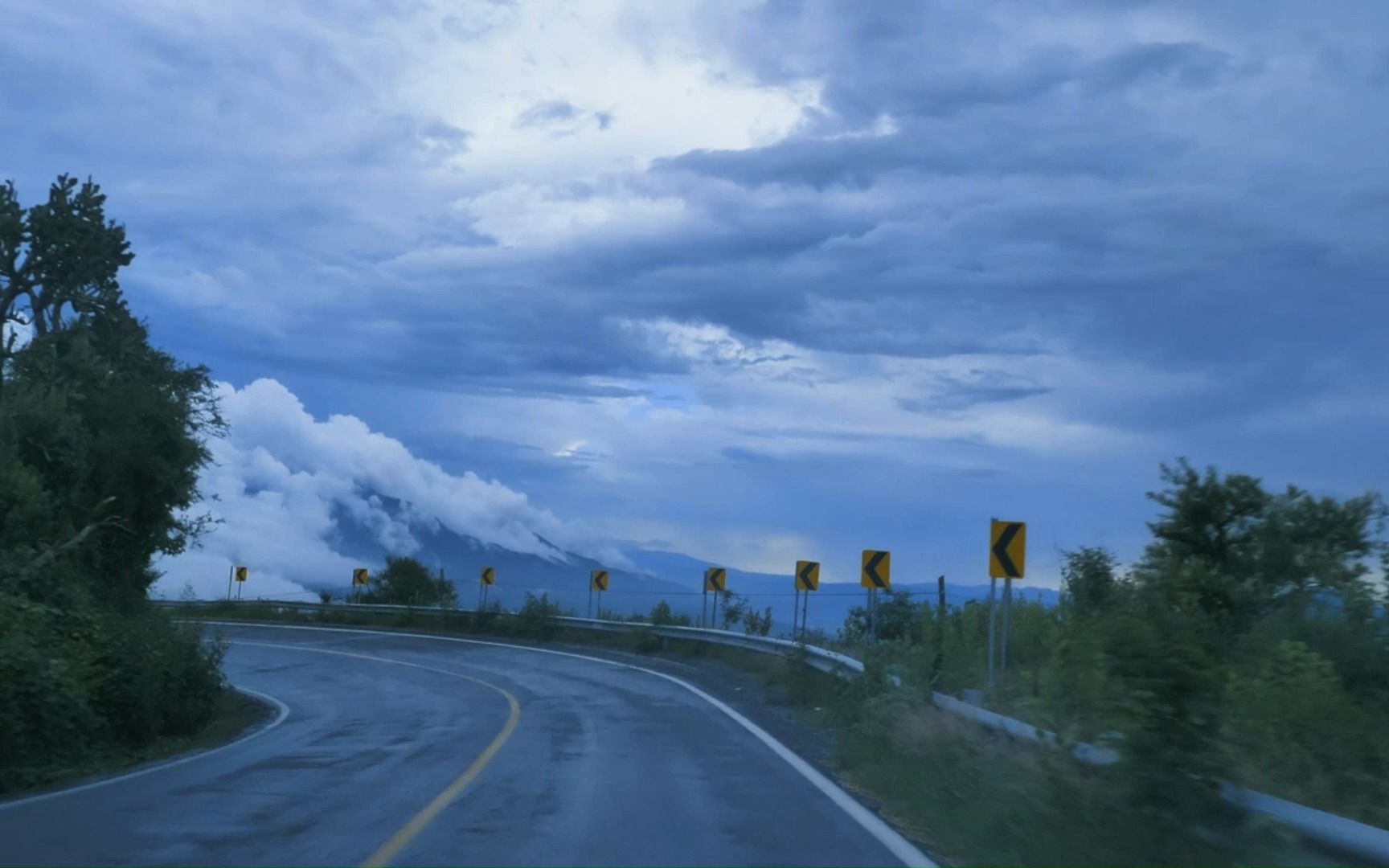 [图]【空镜素材】公路、云朵、风景；无版权