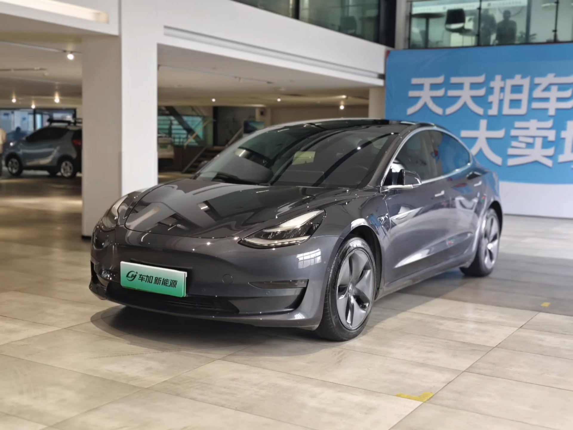 69万,特斯拉 model 3 2019款 长续航全轮驱动版,表显公里数7