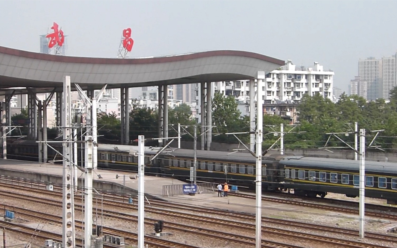 武昌站武南hxd1d牵引k436次进站