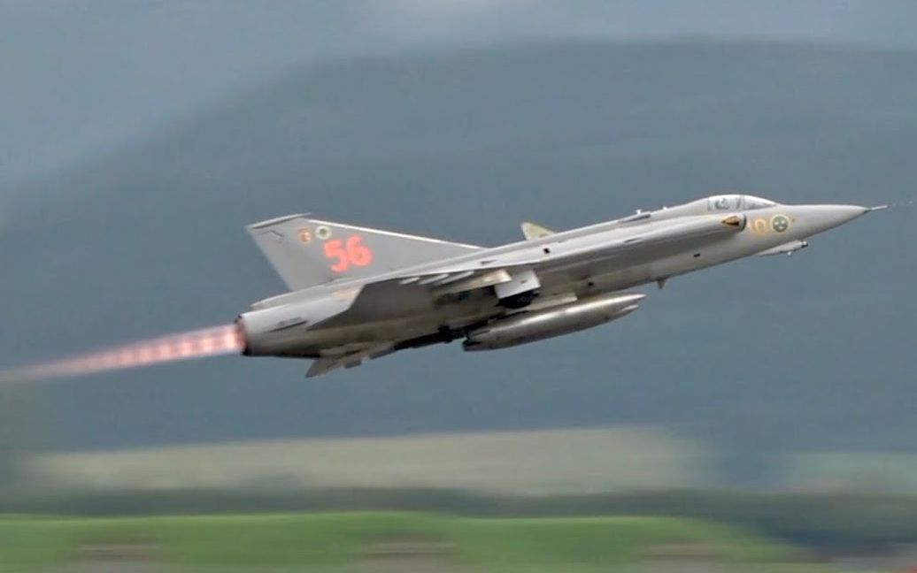 j35龙战斗机航展上飞行展示灵活机动力