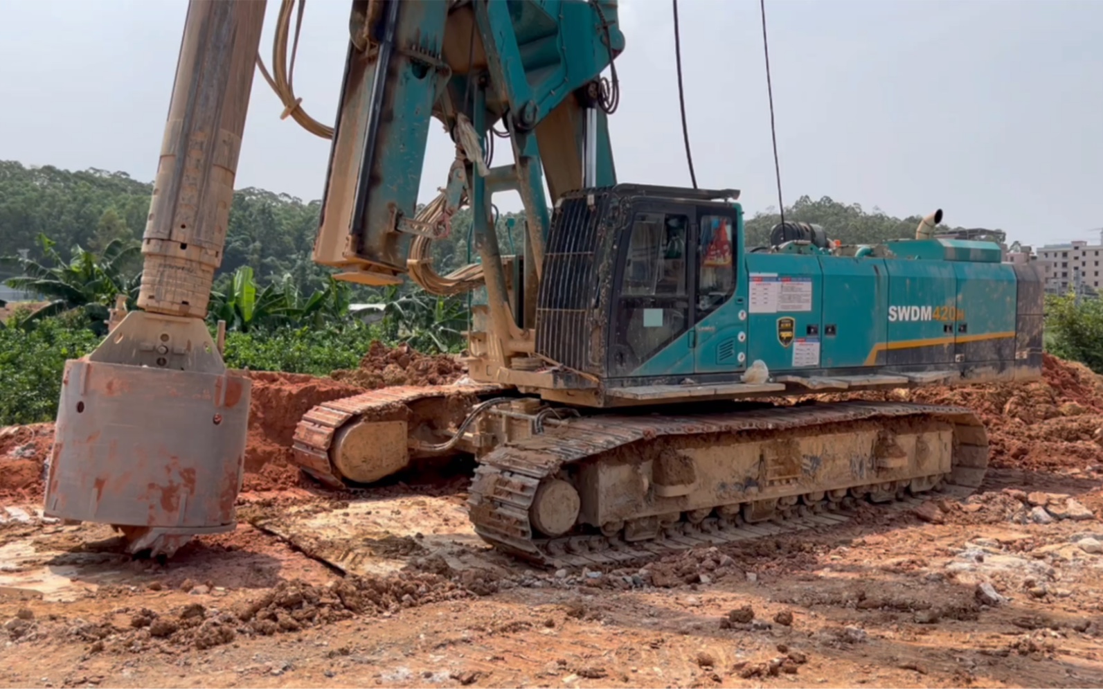 工地旋挖钻机,山河智能360h,开孔下护桶过程