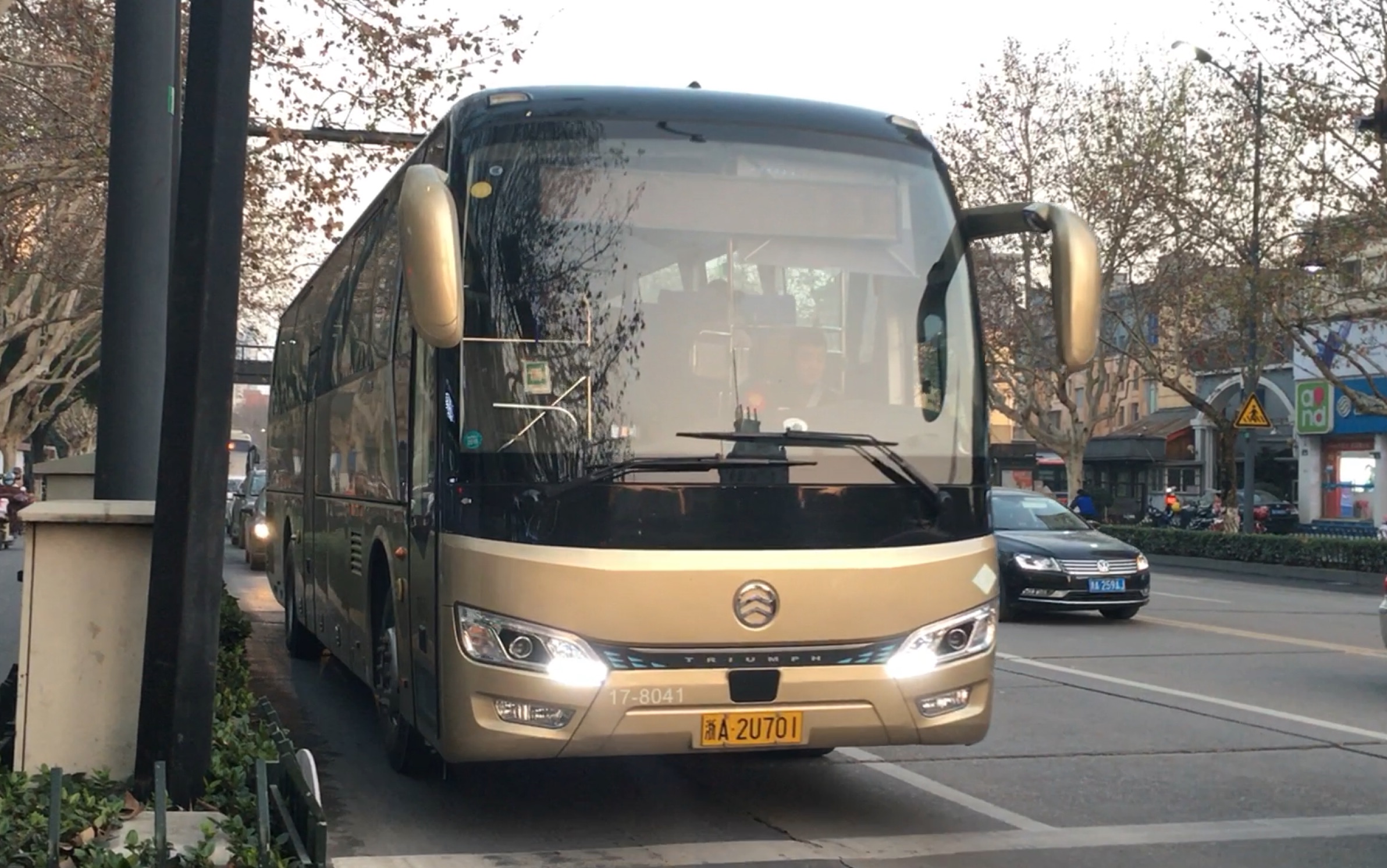 萧山公交 xml6127j25n 17-8041