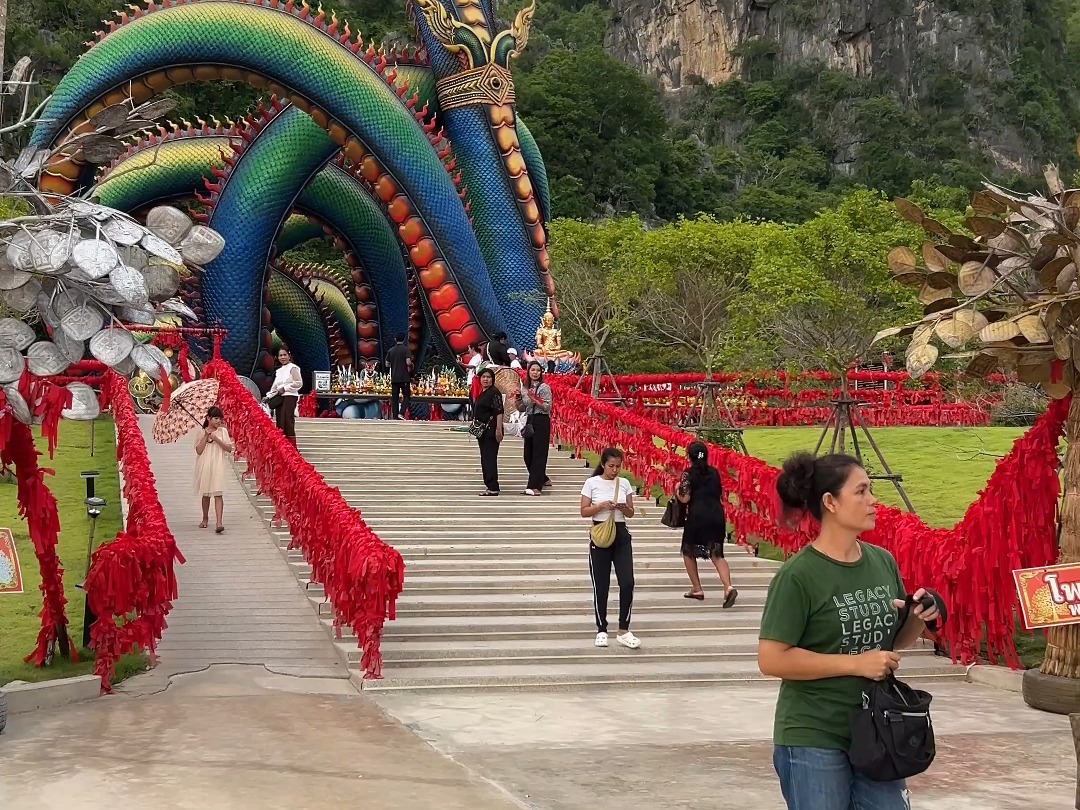 泰国华欣壮观的龙庙