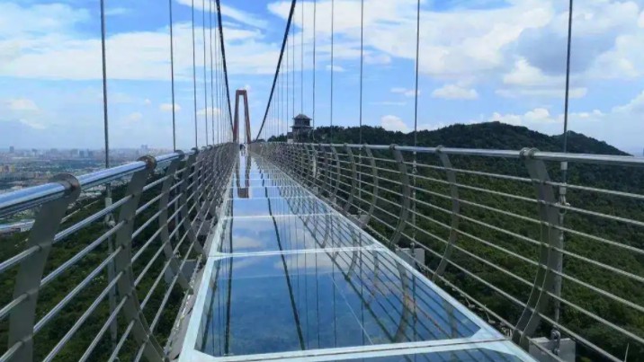 附近的玻璃桥景点图片