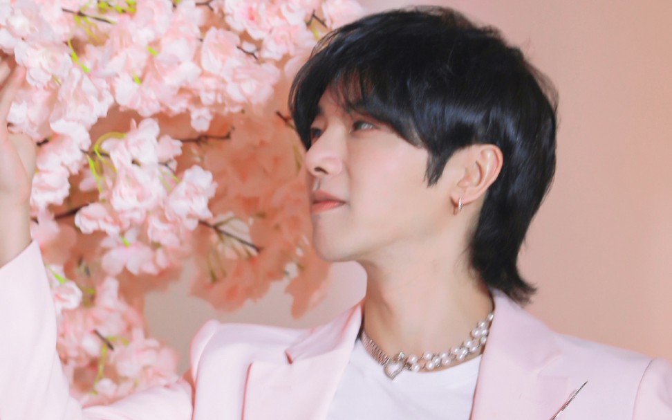 4.1【华晨宇】欧莱雅限量版樱花瓶活动直播全程,粉嫩嫩的大哥