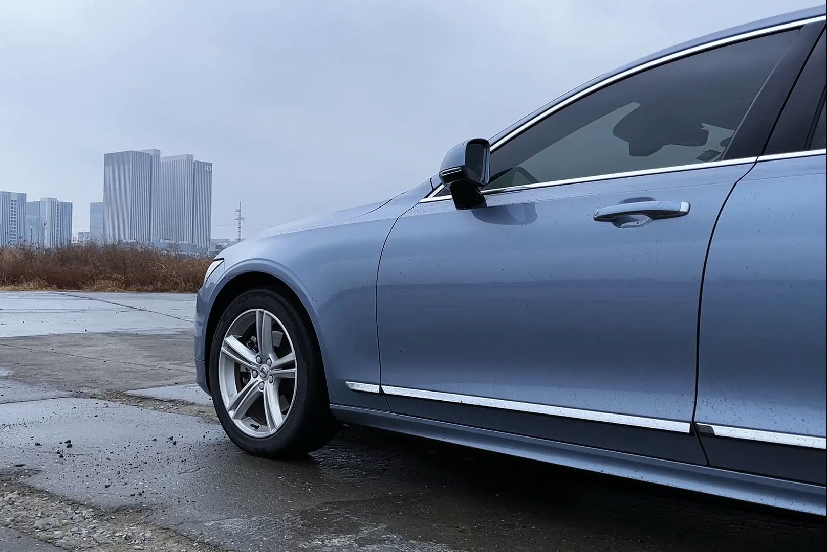 没有人能拒绝雨天的贻贝蓝s90