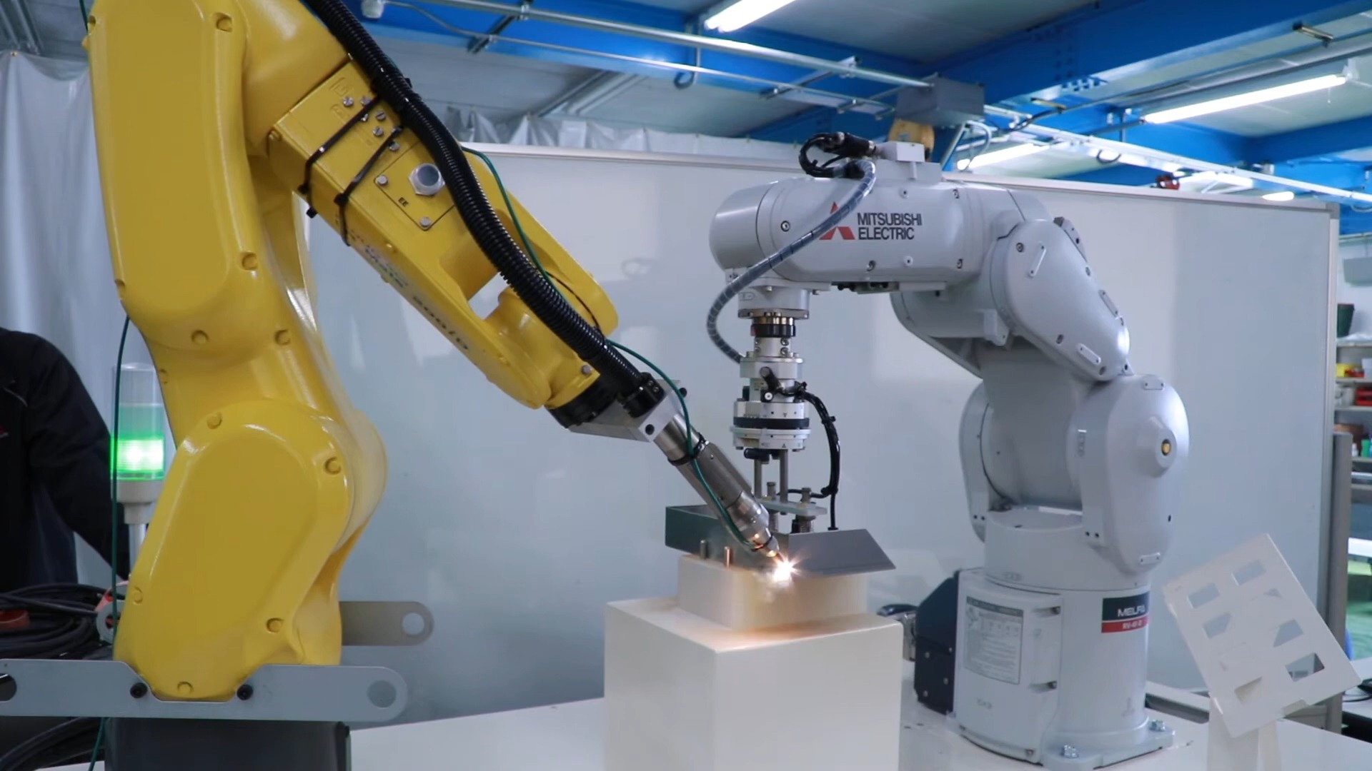 激光焊接机器人