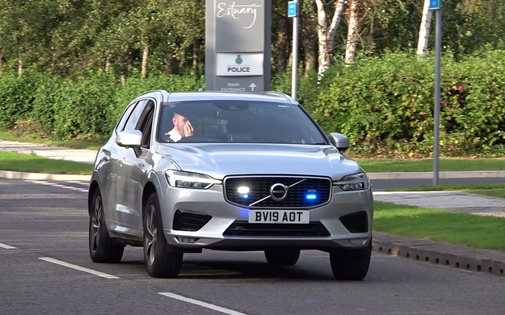 英国沃尔沃xc60无标识警车出警