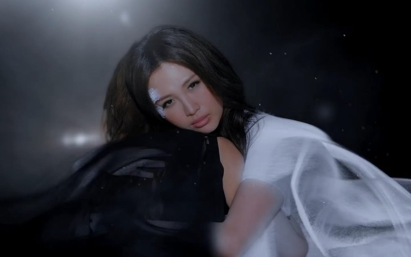 【26th金曲奖最佳音乐录影带】在不确定的世界里mv - 魏如萱 (《还是