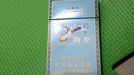 单包炫赫门真假辨别,最重要的就是看那个小孔会不会冒烟,还有口感是不是顺滑的.哔哩哔哩bilibili