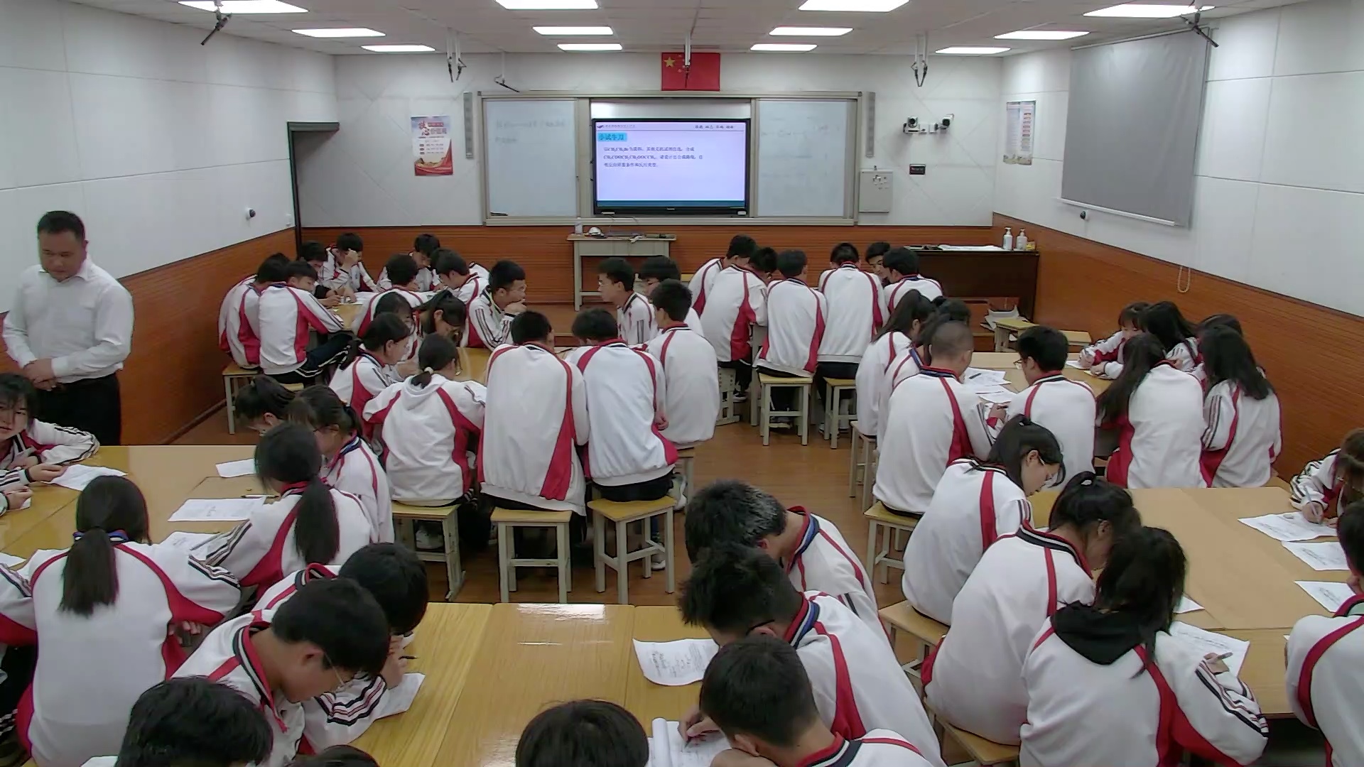 纳雍一中万鹏程"基于结构性质观的有机合成与推断"课堂