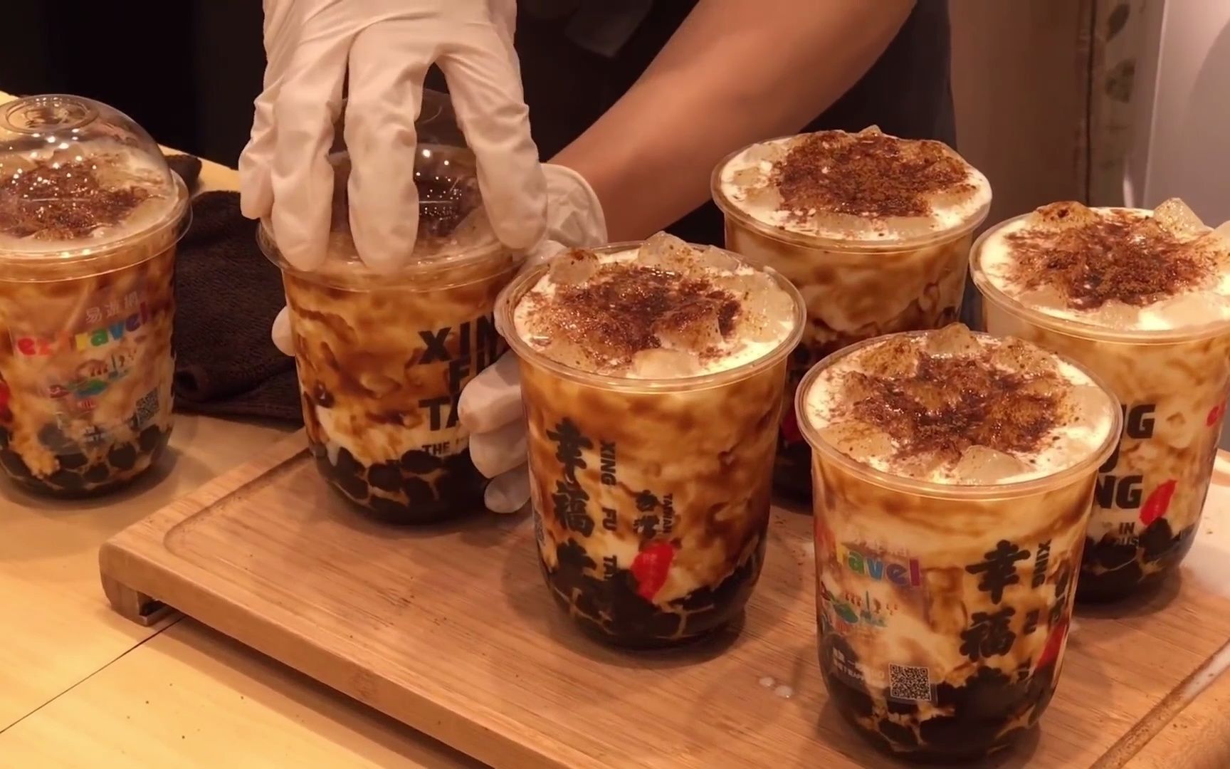 夜市饮品来一杯幸福堂奶茶,幸福满满