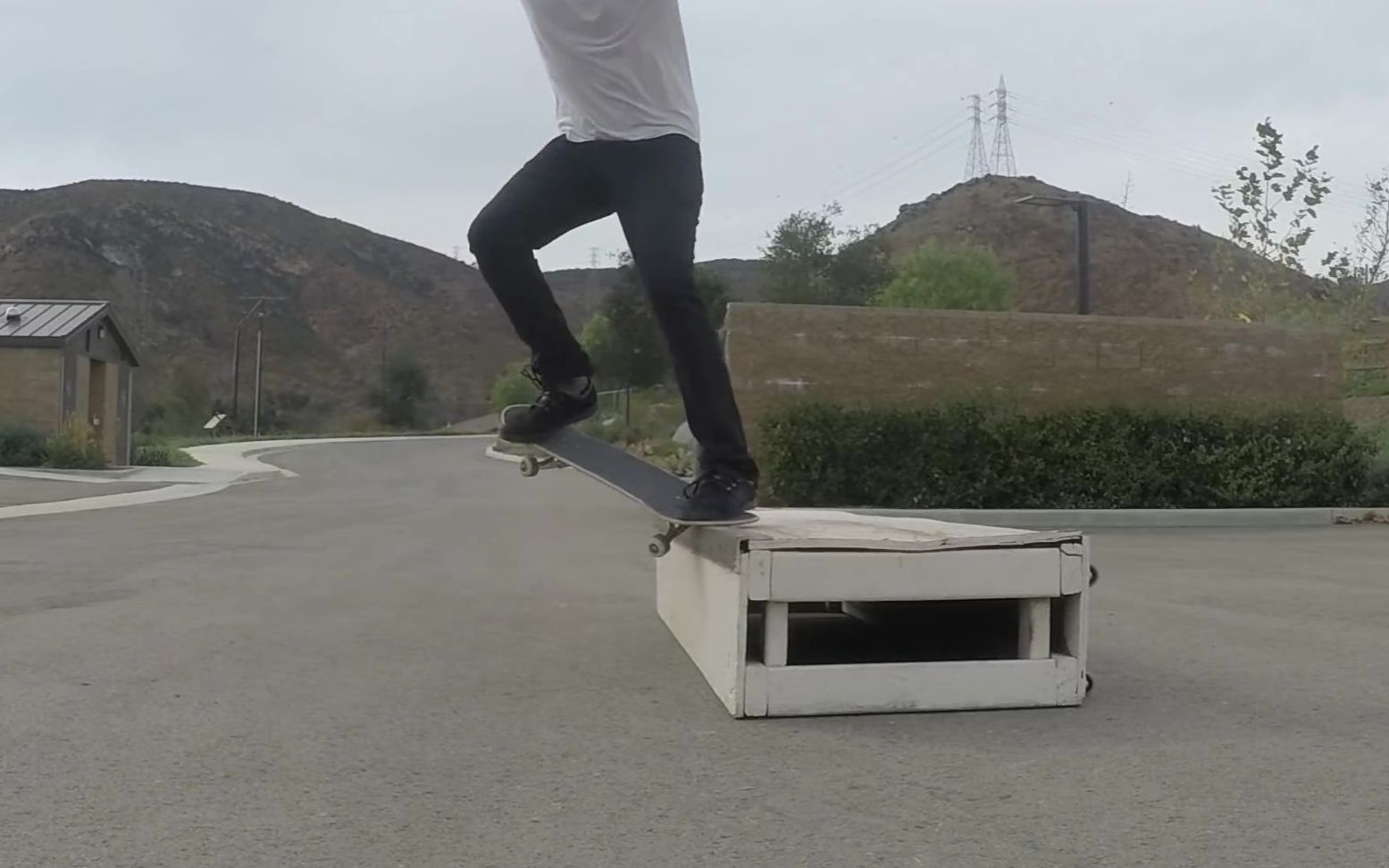 【skateboarding】5个最简单的呲台动作!学起来!