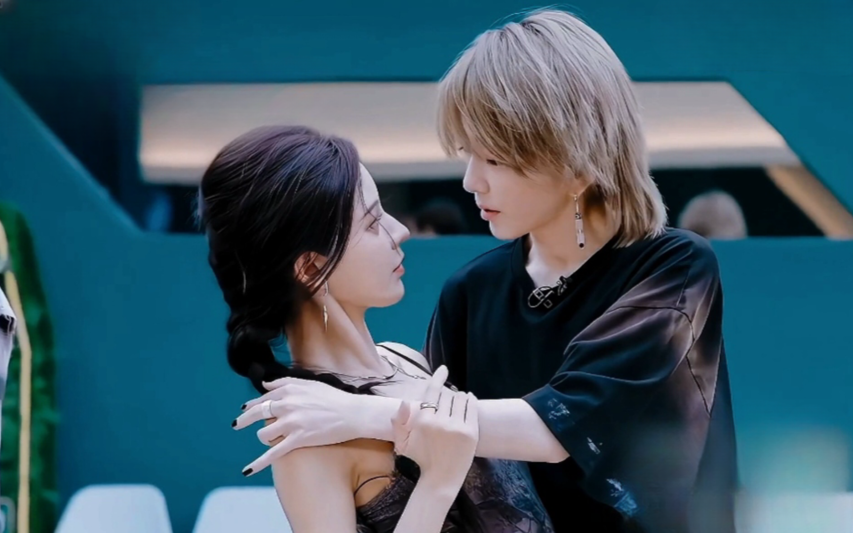 【忻有灵曦】正在播放 《流忻予永远热恋》 ━