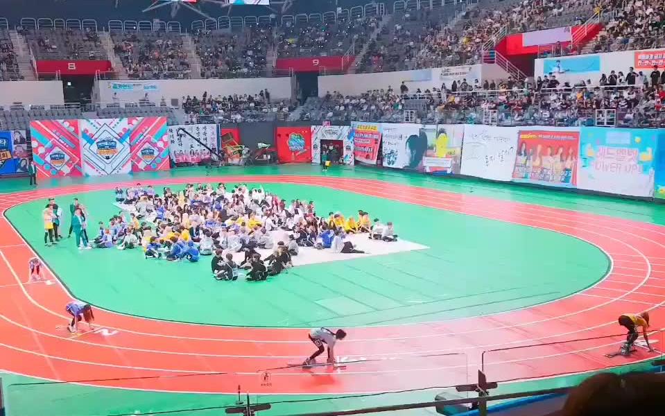 [图]偶像运动会4X100m接力赛饭拍fancam（具体是哪几个女团，我没认出来，认出来的可以告诉我）