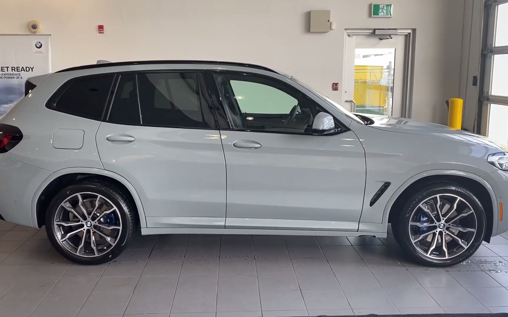 2022款宝马x3 30i水泥灰版到店实拍,颜值真不赖!