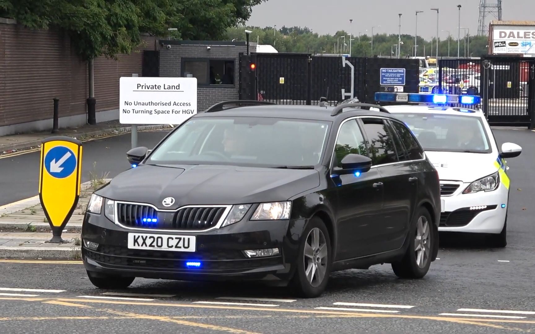 英国默西赛德郡警方 斯柯达明锐旅行版 无标识警车出警!