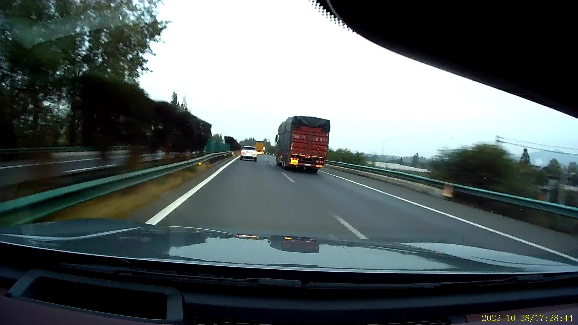 行车记录仪视角-2022-11-18 22:33:58