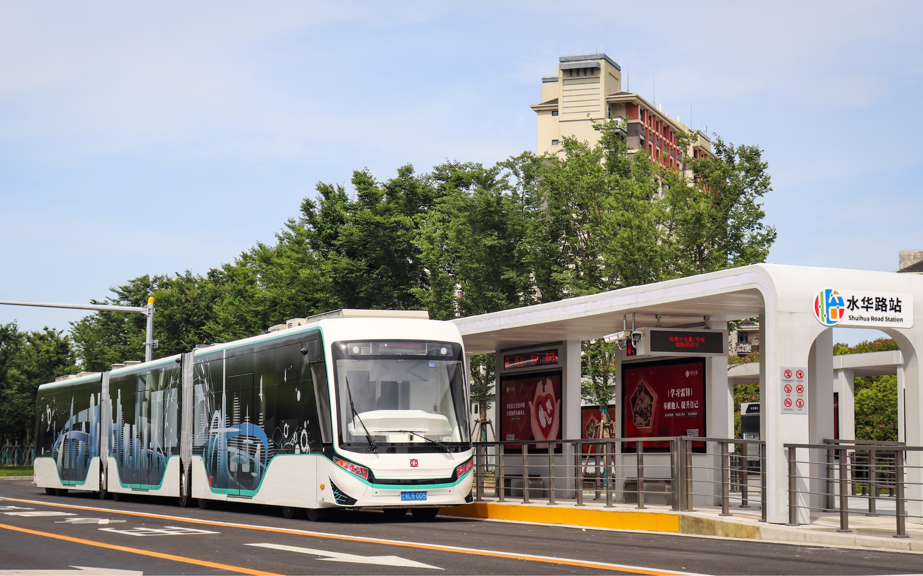 【临港中运量t1线】试运营期间视频(临港大道沪城环路路口左转 水华路