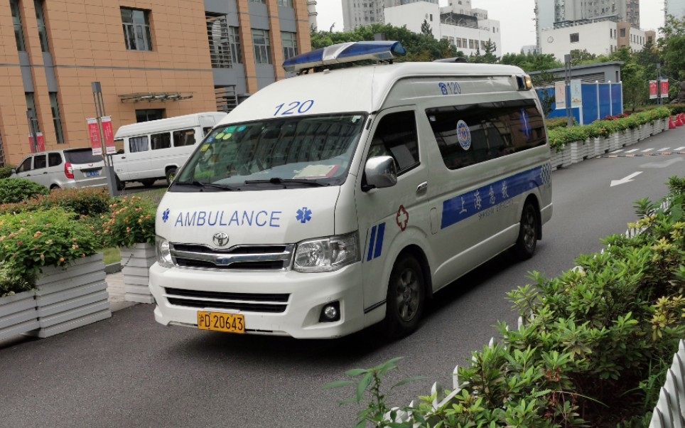 独苗黄牌海狮救护车code3通过