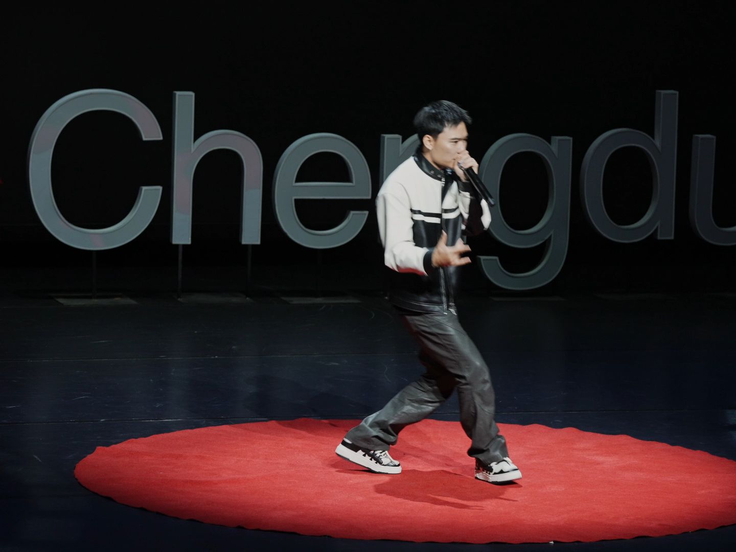 [图]Beatbox的魔力：郑向东@TEDxChengdu2023