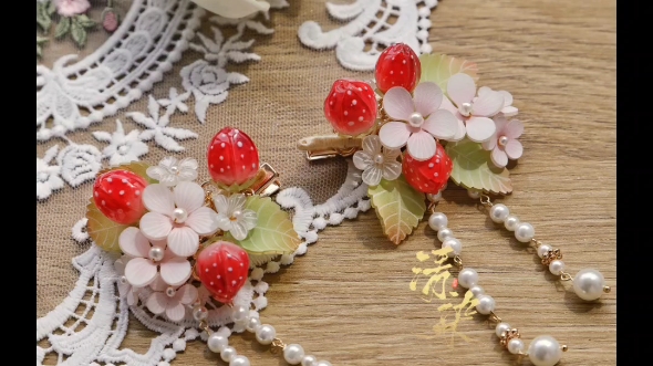 纯手工草莓热缩片发夹