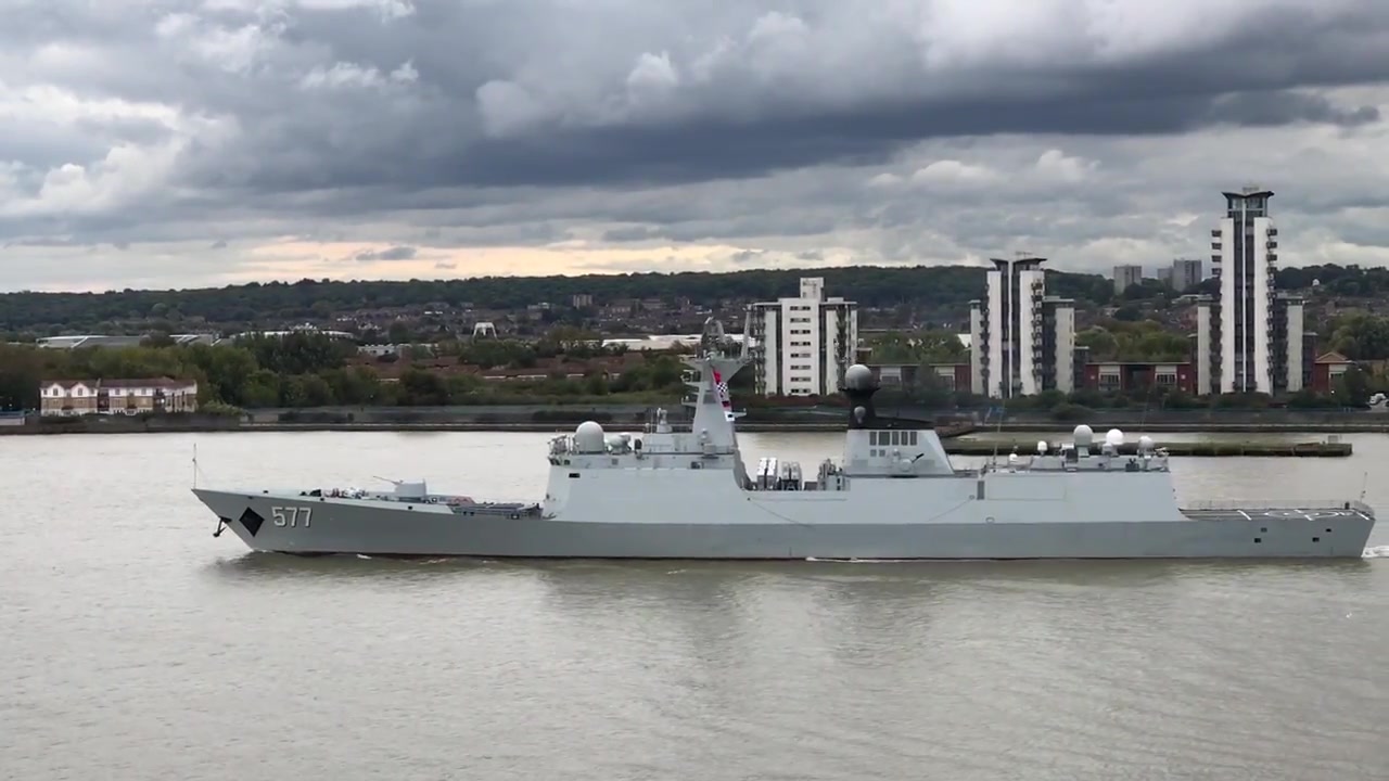 中国海军黄冈号离开伦敦