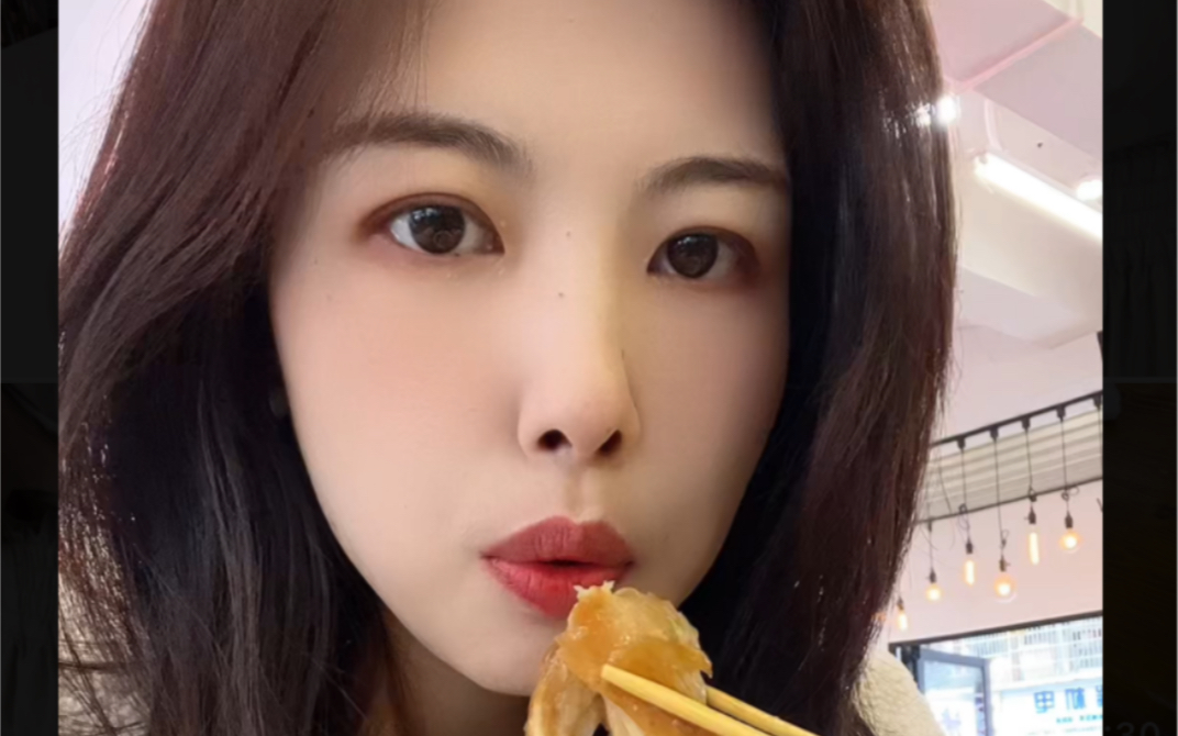 大刘回来又带了好吃的,带着烧饼请他嗦碗粉-我是司宁-我是司宁-哔哩哔哩视频
