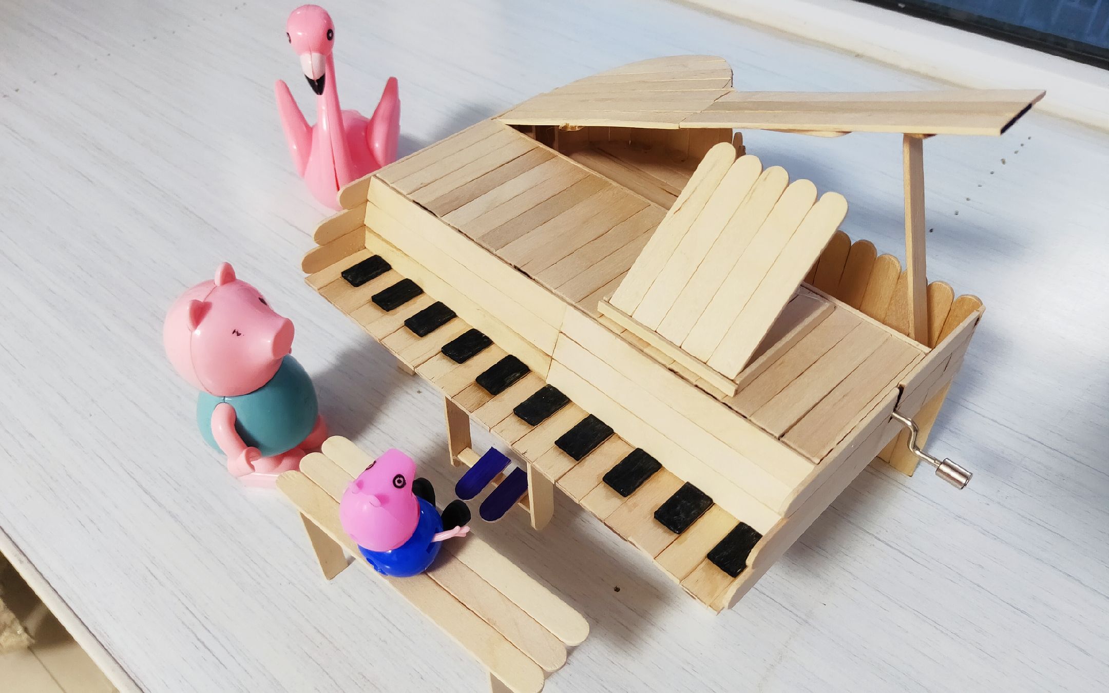花了两天时间给女儿手工制作了一个佩奇钢琴,女儿玩的爱不释手