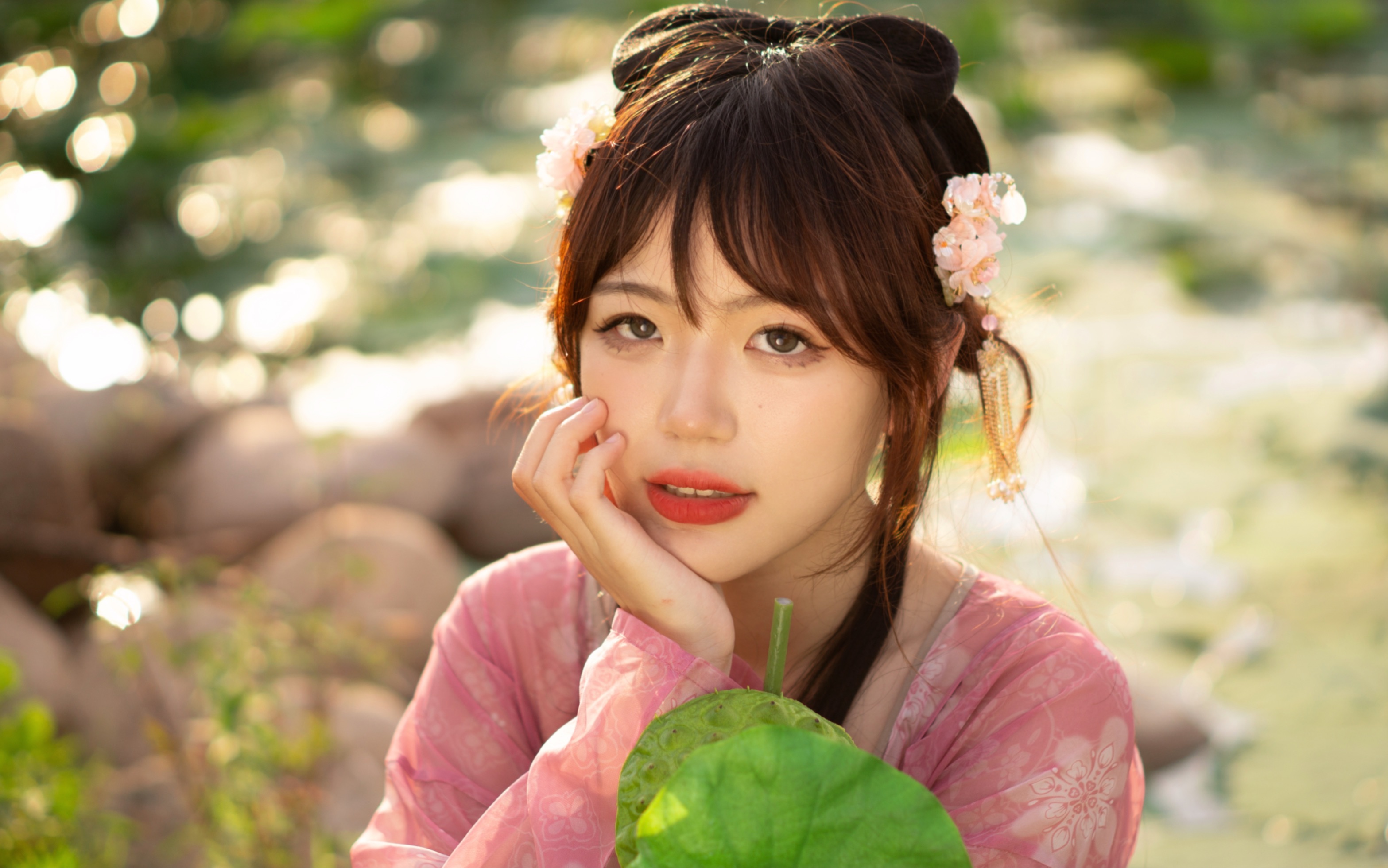 索尼直出的夏日荷花 甜妹必学必学拍照动作