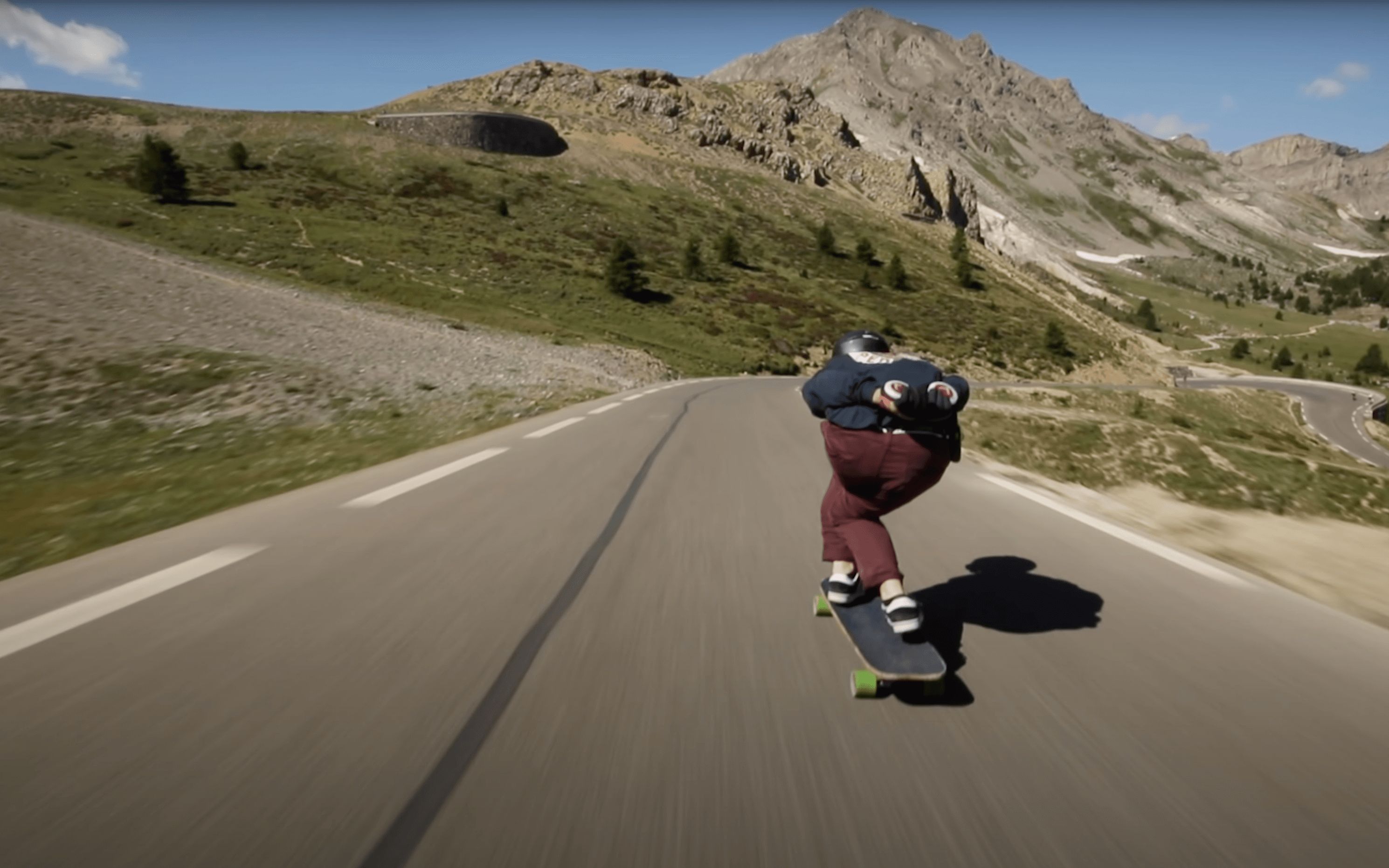 在阿尔卑斯滑板速降,时速超过100公里小时_哔哩哔哩 (゜-゜)つロ 干杯