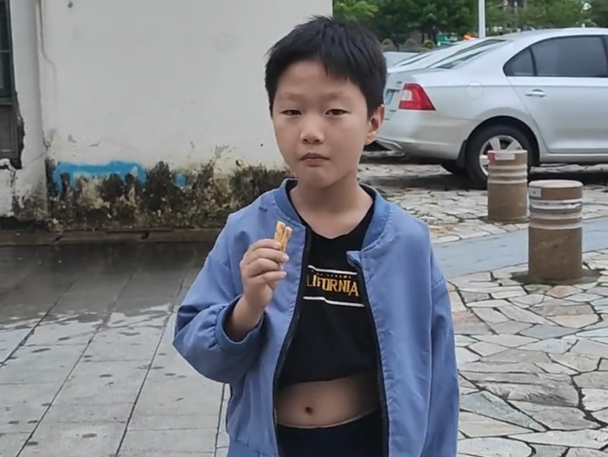 小学生小陈模仿保安阿斌版坤泰