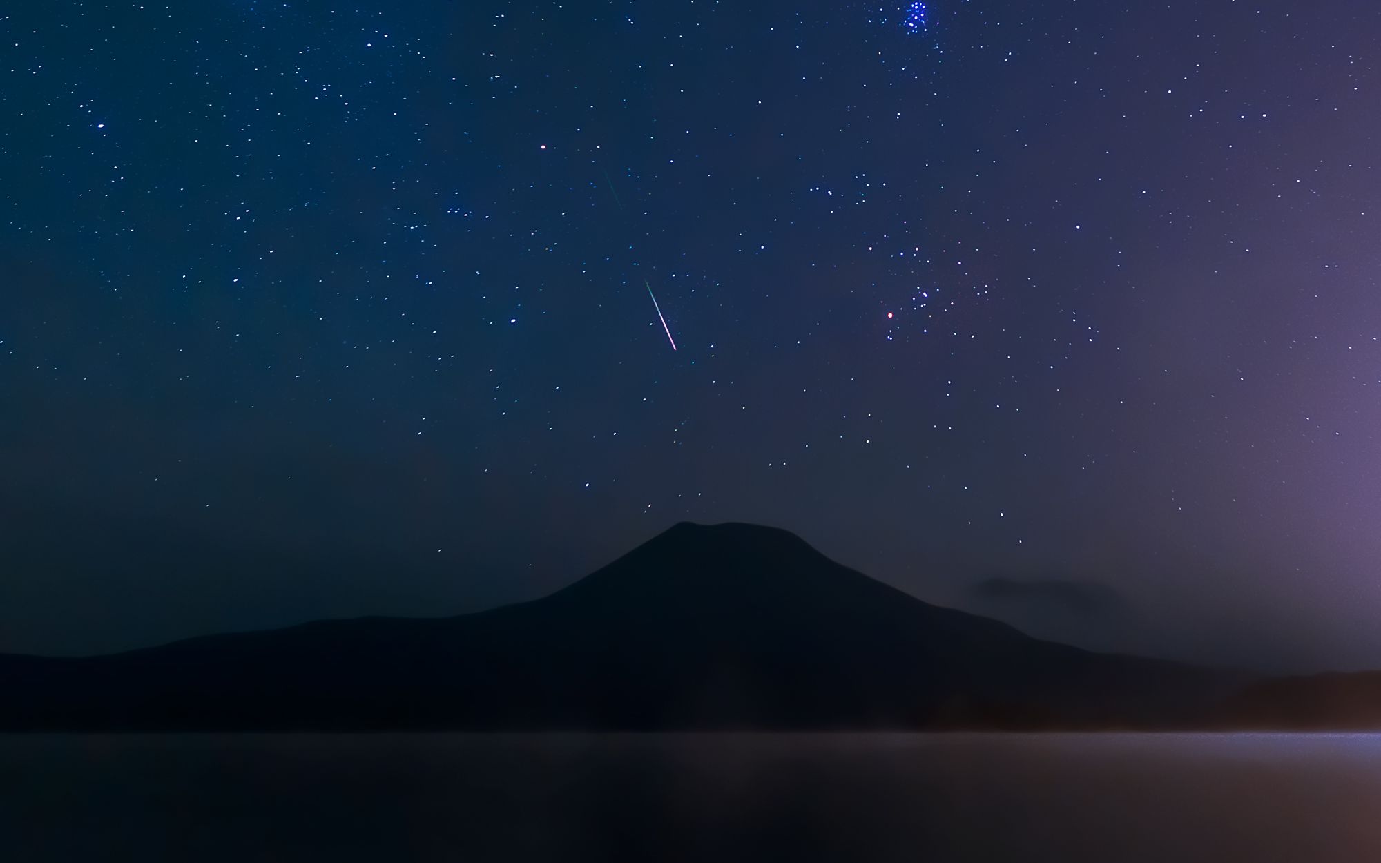 [图]超震撼！北海道阿寒湖拍摄的英仙座流星雨