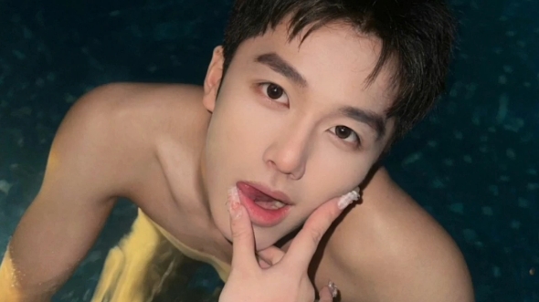 精致帅气的薄肌小帅哥,男朋友长这样你还满意吧!