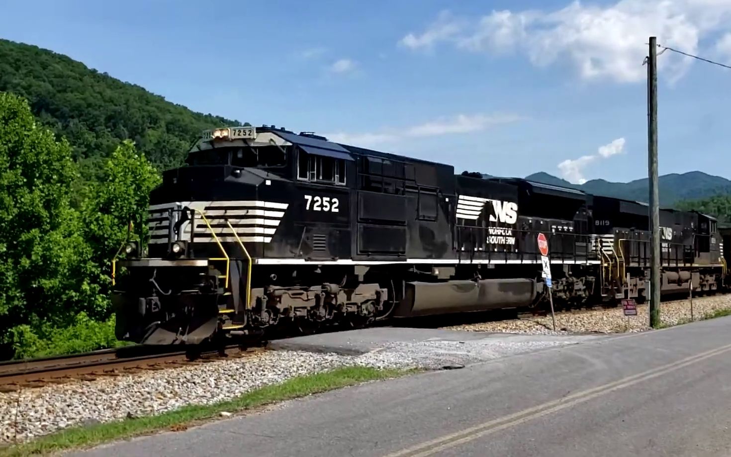 【搬运】【世界铁路】由sd9043mac型内燃机车改造而来的美国诺福克