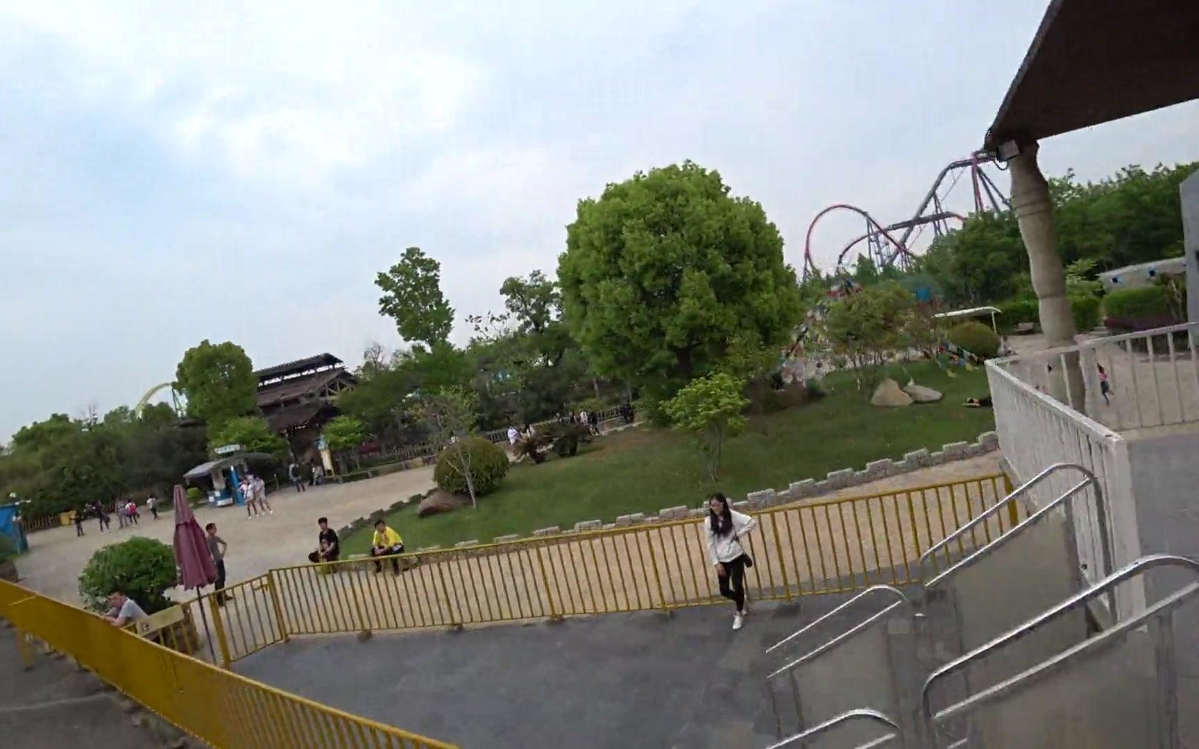 上海欢乐谷飞旋驼峰第一人称视角视频_bilibili_哔哩哔哩 (゜-゜)つロ