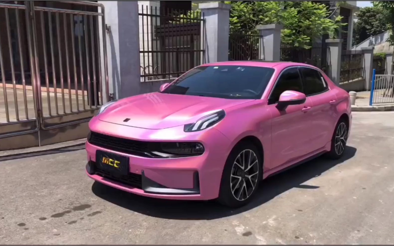 领克03漆面改色贴膜漆面镭射粉改色膜车身帅气改色施工效果