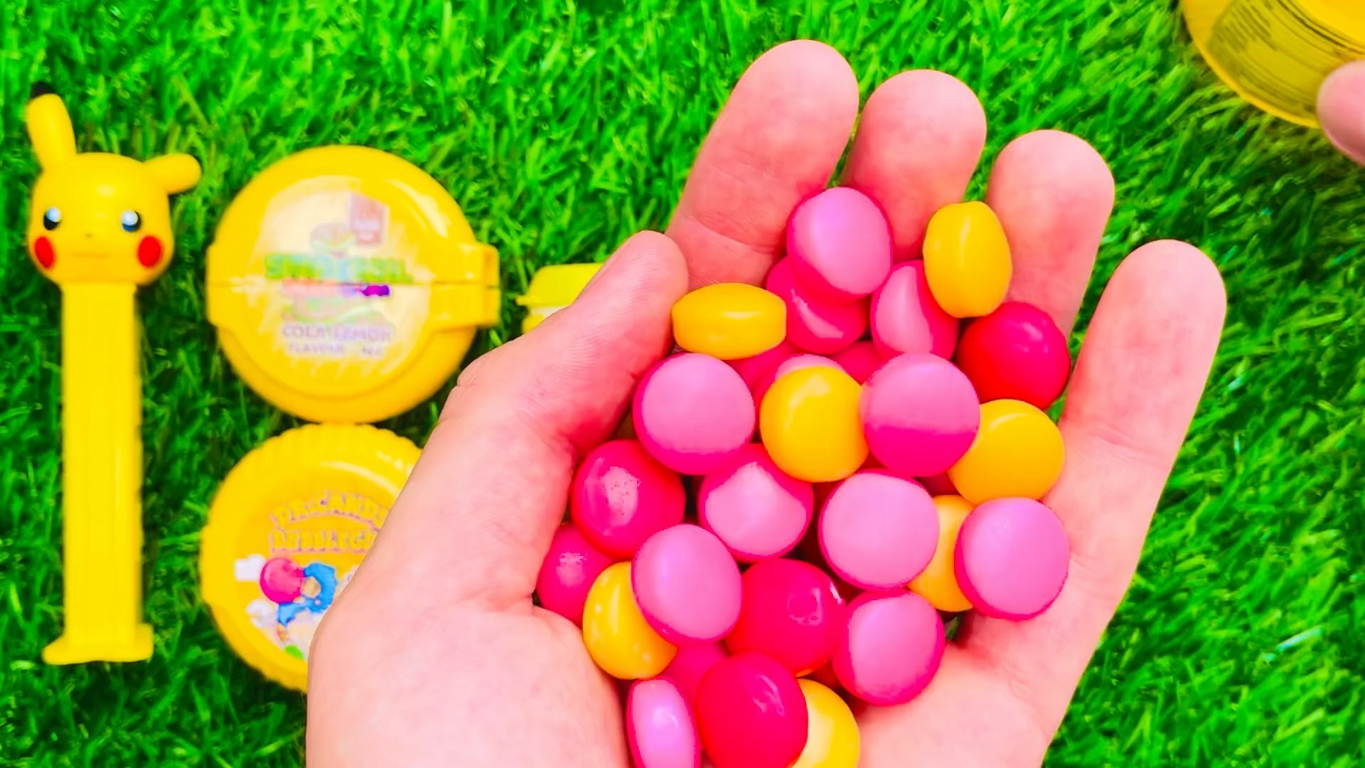 令人满意的视频轨道曼妥思泡泡糖卷棒棒糖拆箱视频