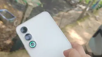 以前看到呼吸灯缓缓亮起，我就知道你来信息了，后来呼吸灯没了，连她也走了...
