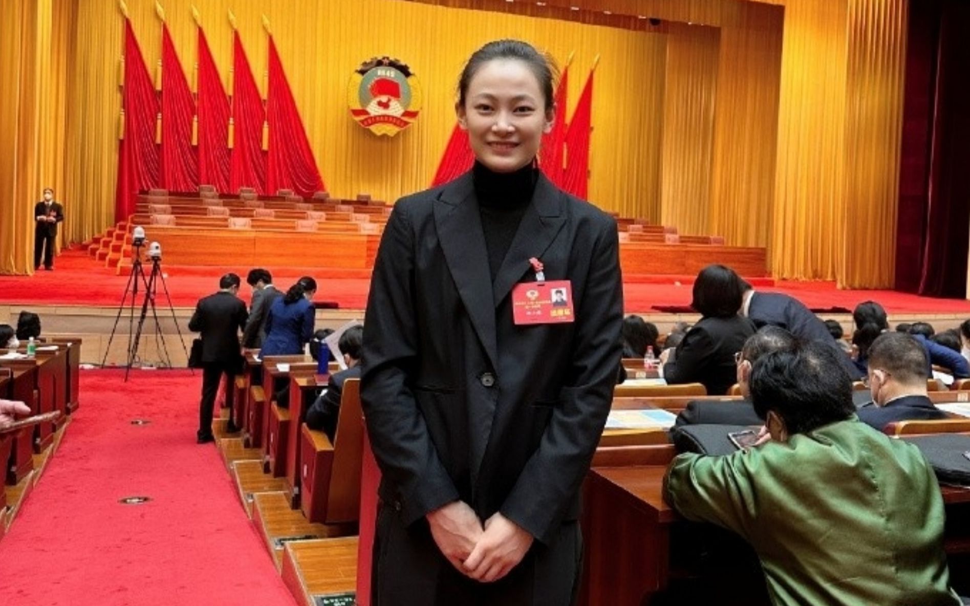 体育总局点赞!中国女篮队长杨力维正式履行新职务,球迷纷纷支持