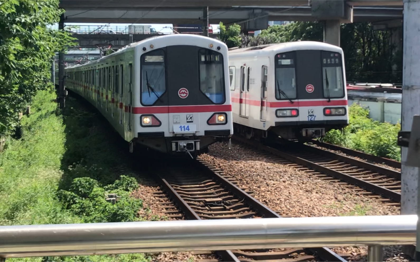 【上海地铁】暑假拍摄老老八114外环路进站(终点站上海火车站)