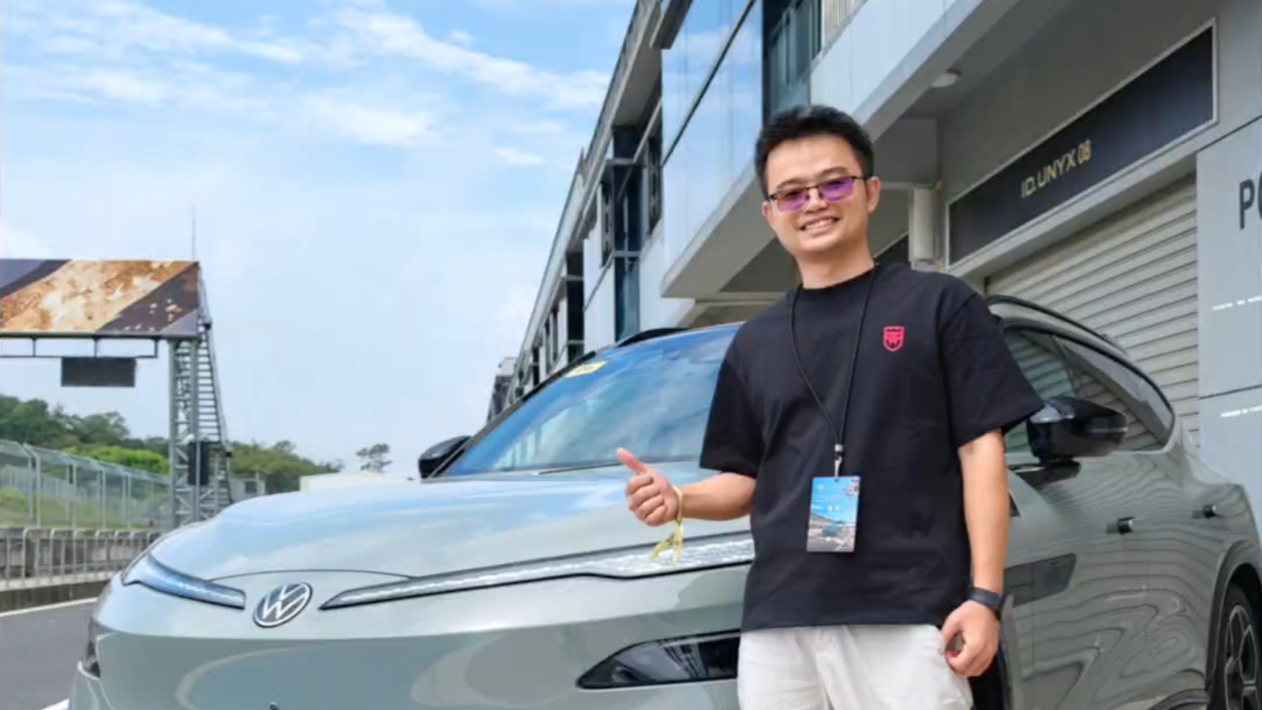 在厦门赛道把我开服了——谁说奶爸车不能劈弯？海报